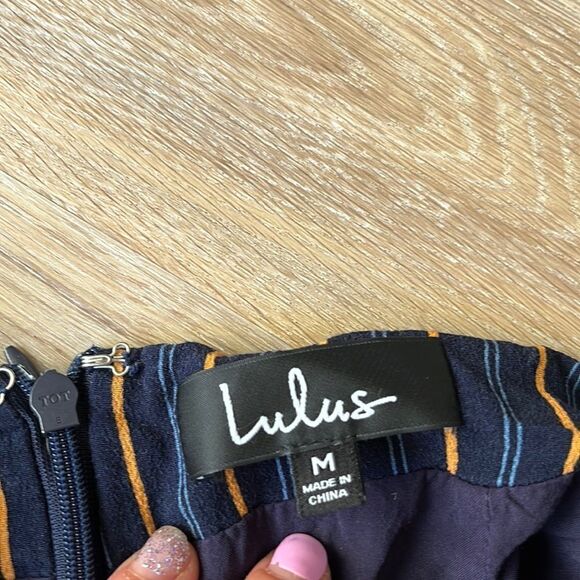 Lulus Navy Campbell Striped Cropped Pants. Size Medium - Picture 11 of 13